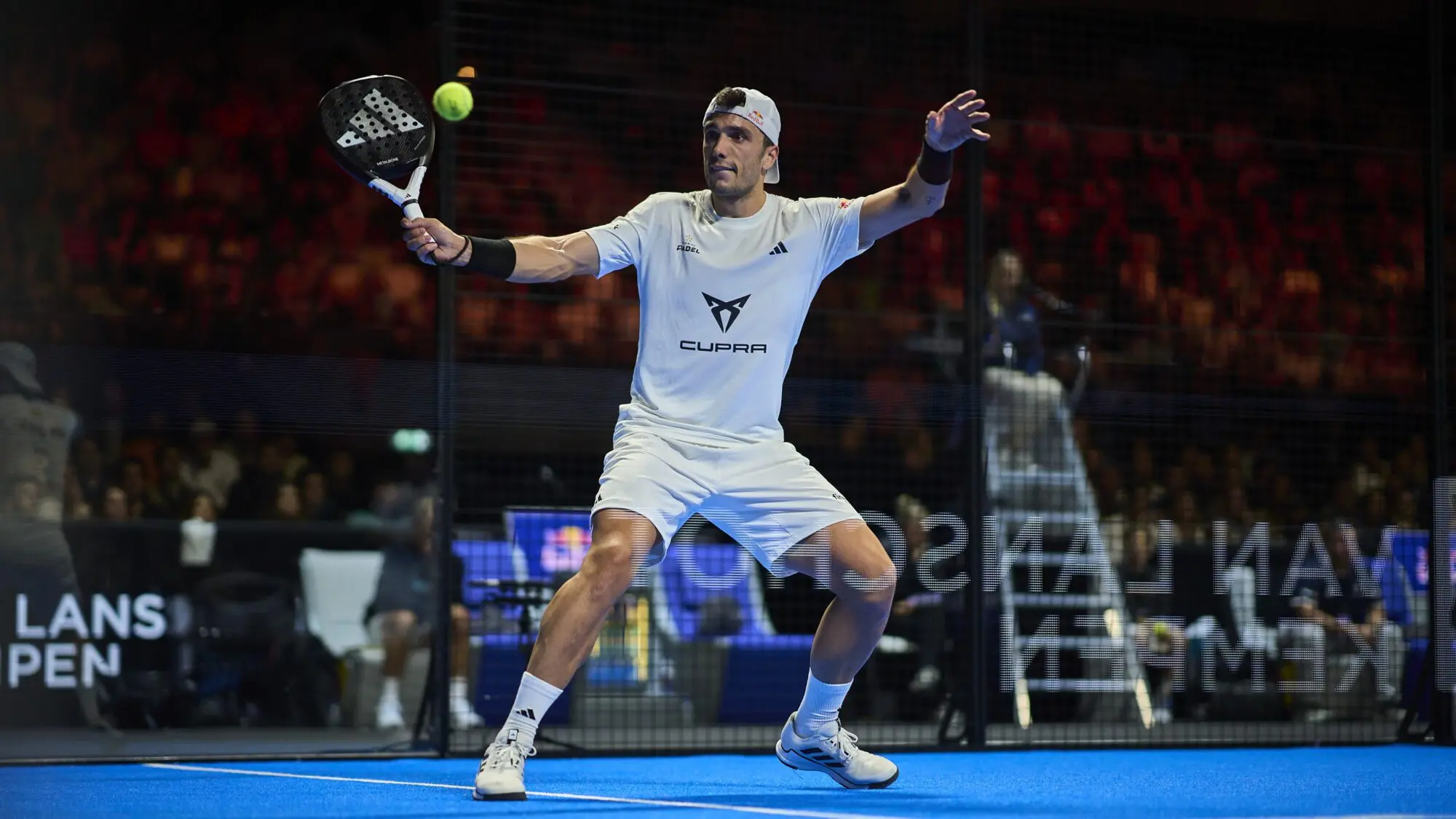 Ale Galán playing with the Adidas Metalbone 3.4 padel racket in the Premier Padel Tour in 2025