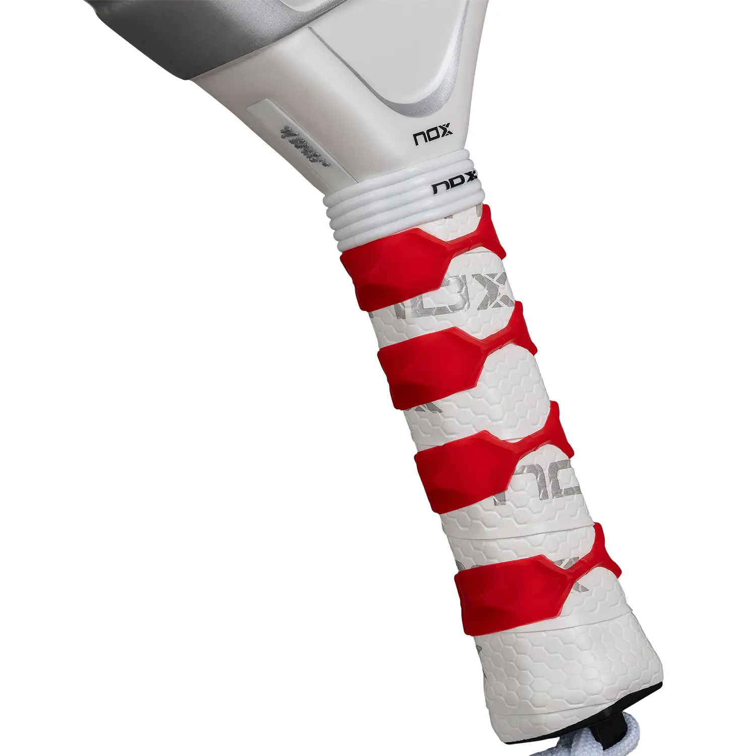 NOX AT10 Genius Attack 12K Xtrem 2026 comes with the NOX Custom Grip